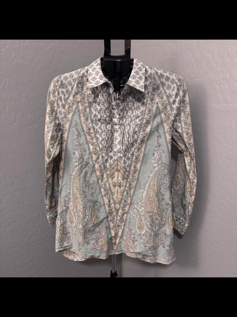 Soft Surroundings Women's Paisley Button Shirt in Light Gray and Beige